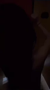 邻居偷情被操到痉挛全喷床上根本止不住，真怕给她干休克了