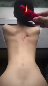 窗前后入 滴蜡 最后按在母狗身上熄灭